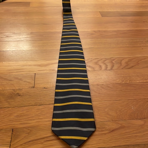 Brooks Brothers silk tie - Picture 3 of 3